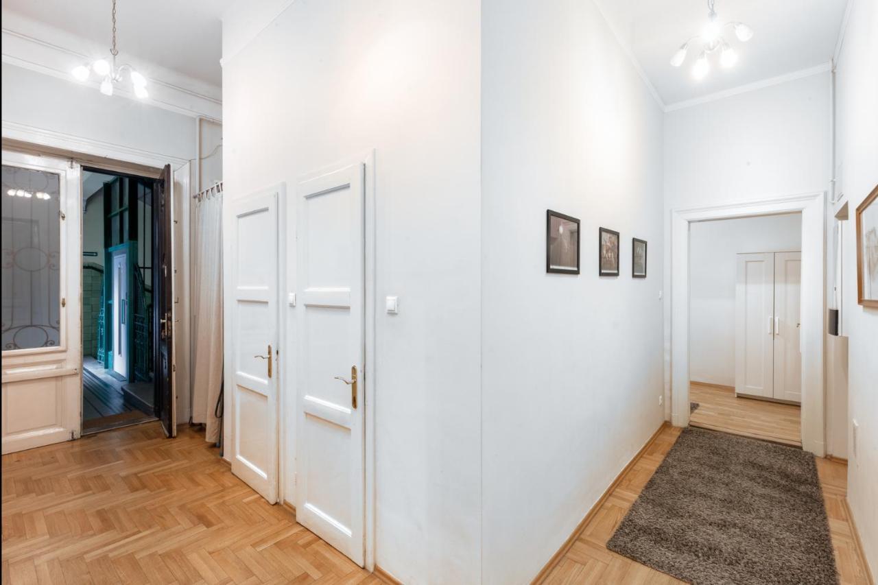 Orangehomes Kalvin Sq 2 Bedroom Apartment บูดาเปสต์ ภายนอก รูปภาพ